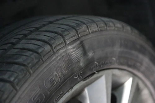 轮胎鼓包是因为 平时开车,可得长点心了